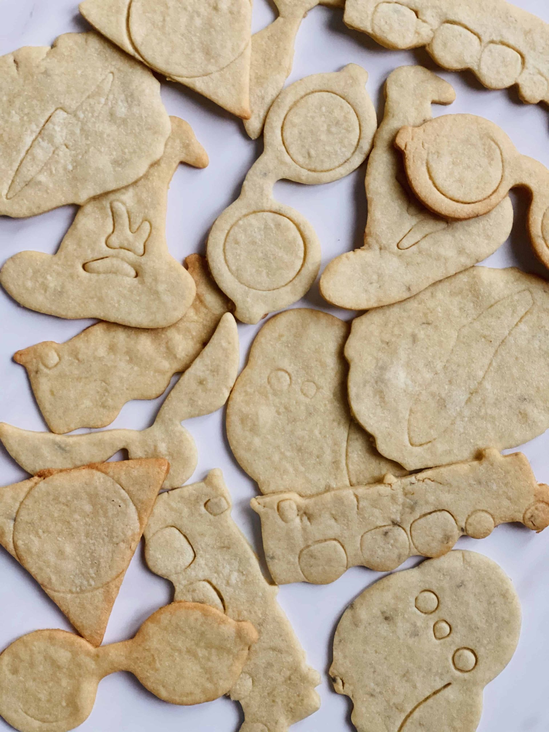 Baked, undecorated sugar cookies laid out on a table.