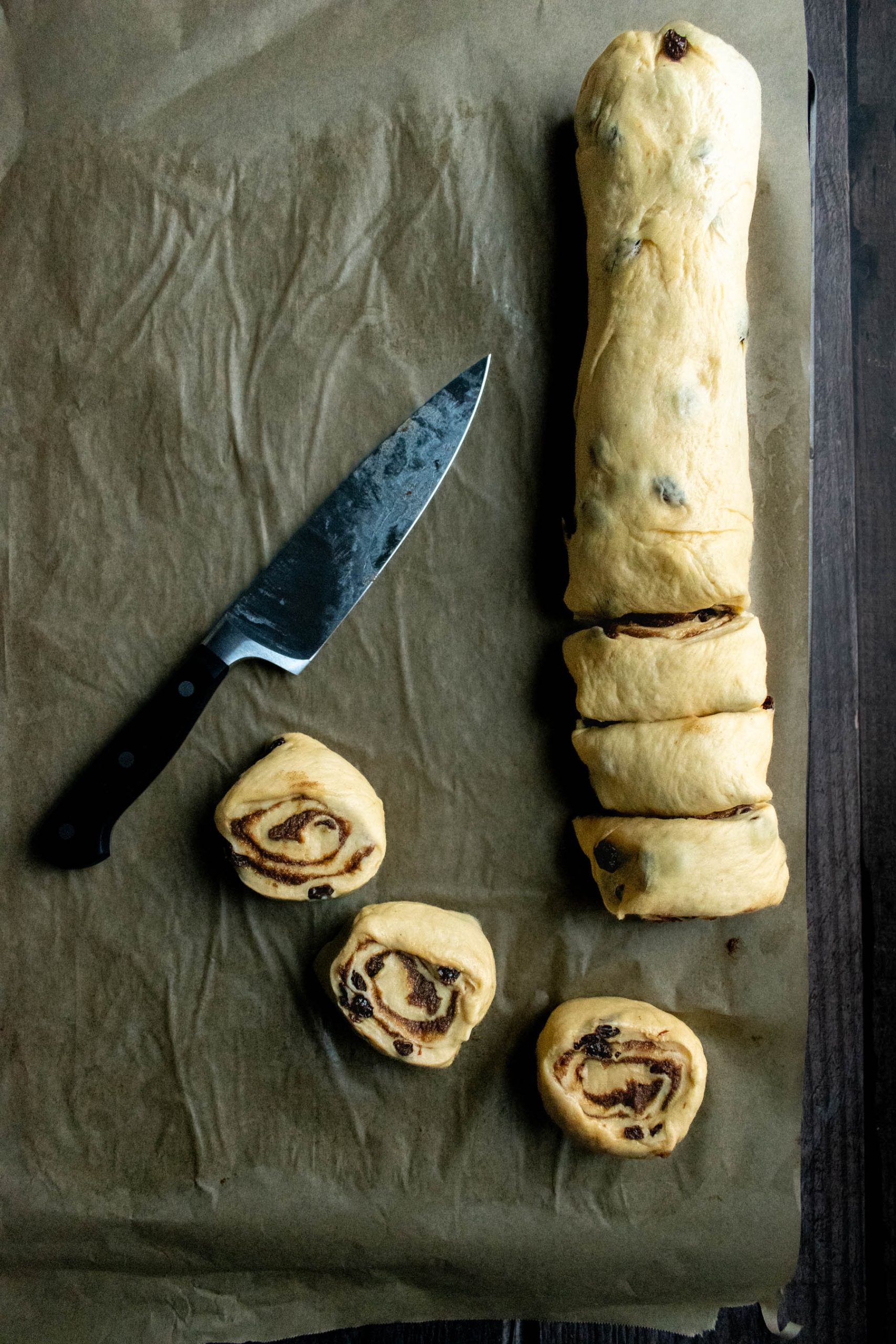 Roll Raksin Old-Fashioned Cinnamon Raisin Rolls - Humbly Homemade
